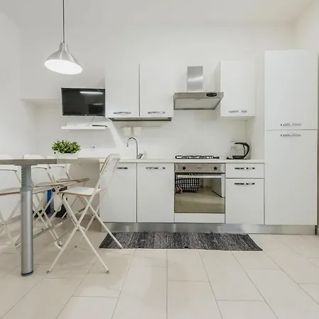 Apartment Black And White By Wonderful Italy *