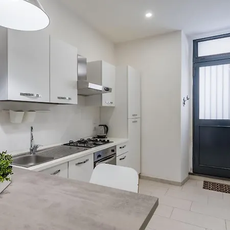 Apartment Black And White By Wonderful Italy