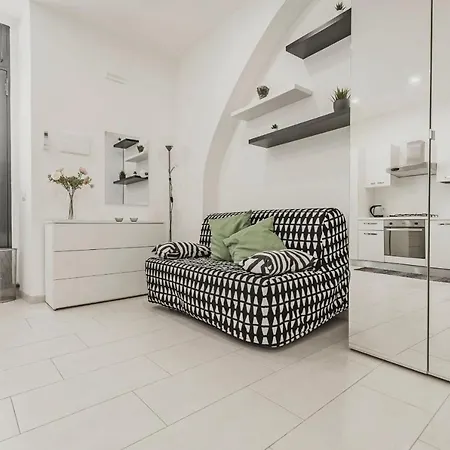 Apartment Black And White By Wonderful Italy *