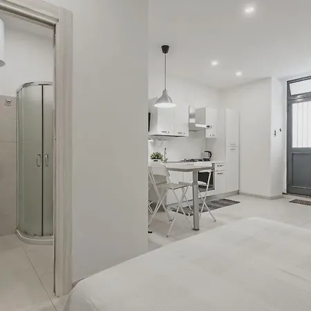 Black And White By Wonderful Italy Apartment *