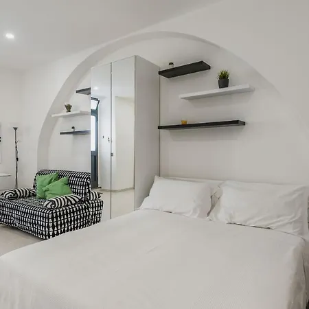 Black And White By Wonderful Italy Apartment Catania